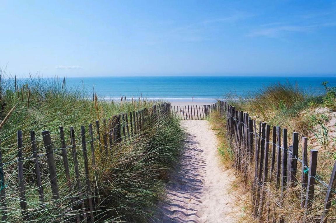 Derriere La Plage : Suite, Patio Et Pergola Le Bois-Plage-en-Re Exterior photo